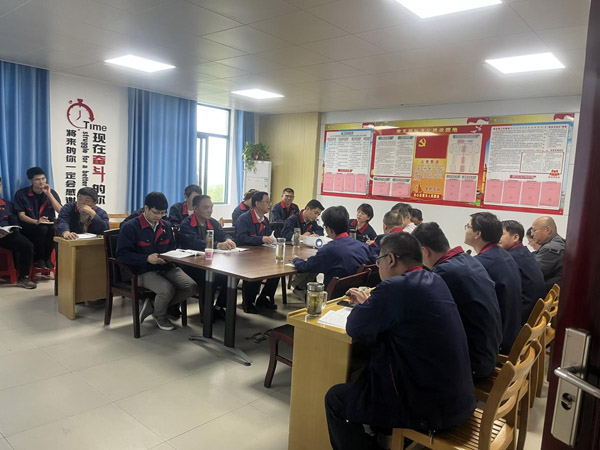 王伍升到建材研究室、建材公司調(diào)研